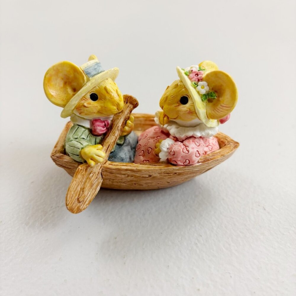 LITTLE CHEESERS Mouse Figurine Gently Down The Stream 1993 Rowboat Sweethearts